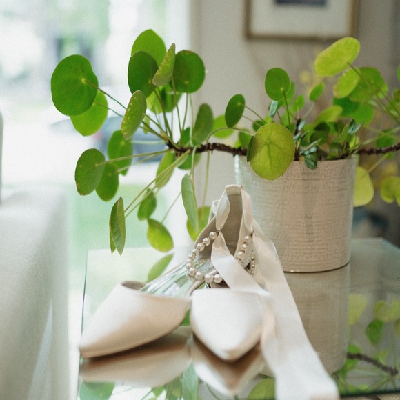 White satin wedding shoes - Picture 2 of 5